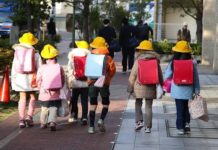 4 nguyên tắc an toàn khi đến trường bố mẹ Nhật làm cho con