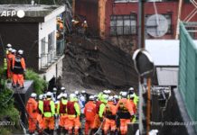 Tiếp tục tìm kiếm 20 người mất tích trong trận lở đất do mưa gây ra ở miền đông Nhật Bản