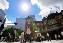 Nắng nóng, sốc nhiệt đang tiếp diễn trên toàn Nhật Bản