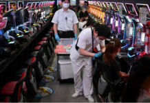 Chỉ có thể là Nhật Bản: tiêm phòng vắc-xin Covid-19 ở tiệm Pachinko